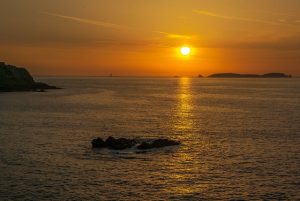 coucher de soleil plage saint malo